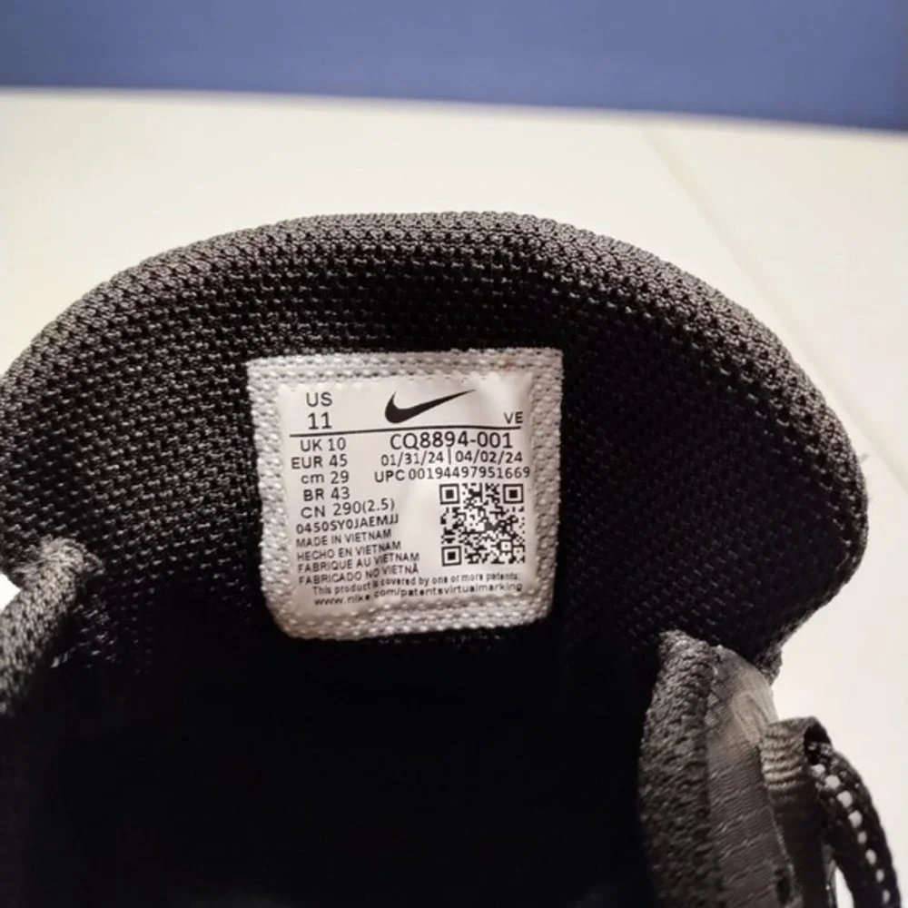 Nike via up